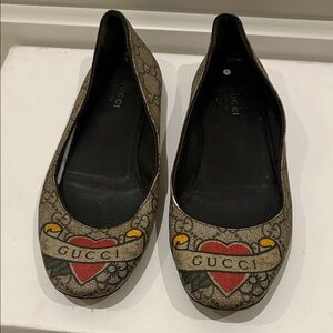 Gucci Women's Tan Flats with Heart Motif